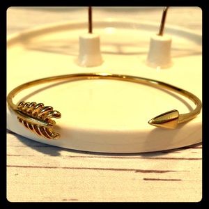 Stella & Dot Gilded Arrow Gold Bangle